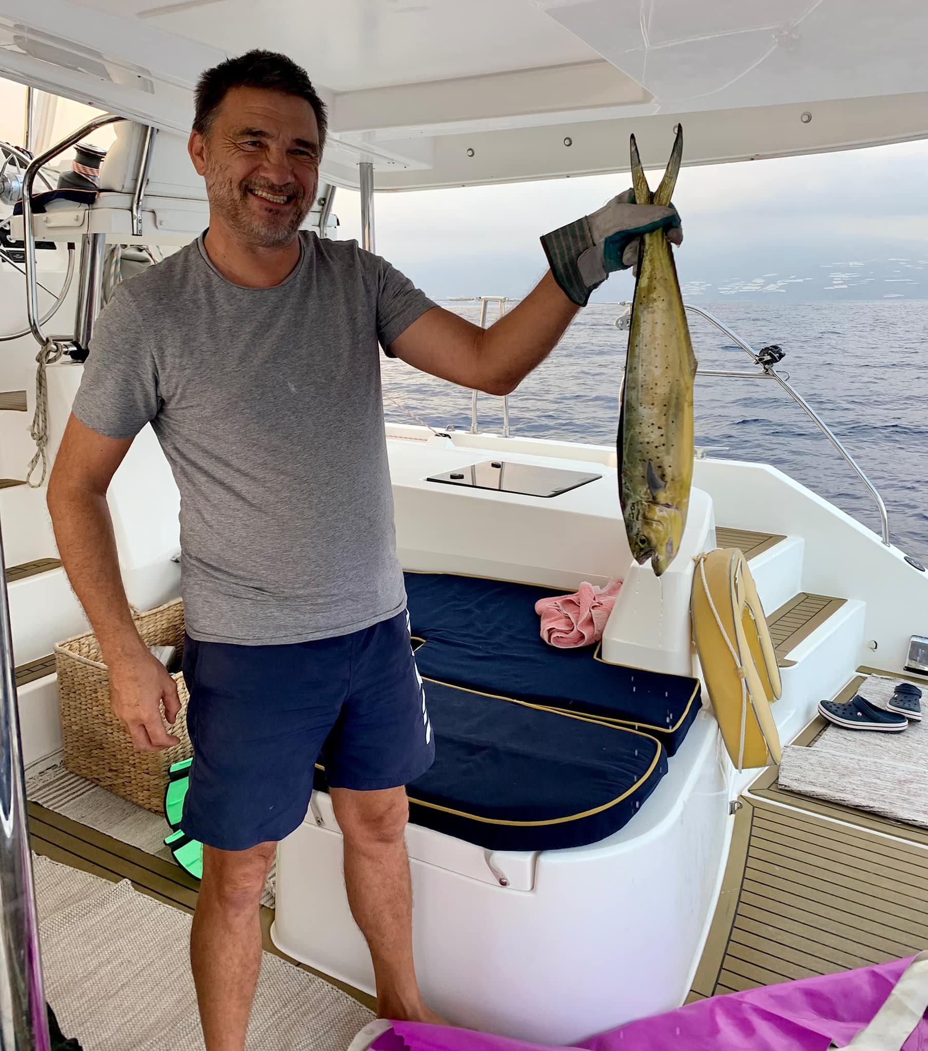 катамаран улов махи-махи